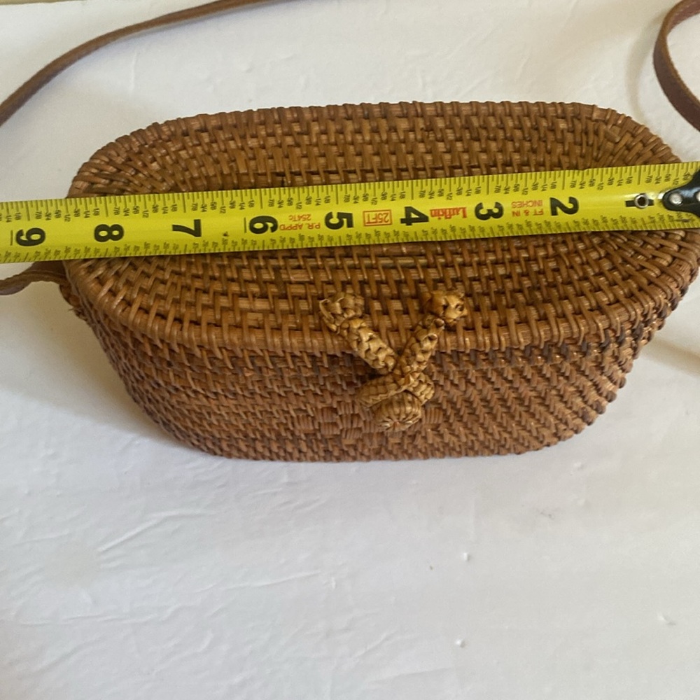 Wicker Crossbody Bag with toggle closure Blue interior - Picture 6 of 9